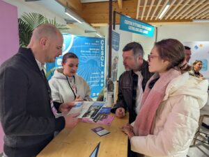 Elèves Et Intervenants Durant Un Salon